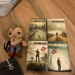 The Walking Dead Seasons 1-4 Bundle